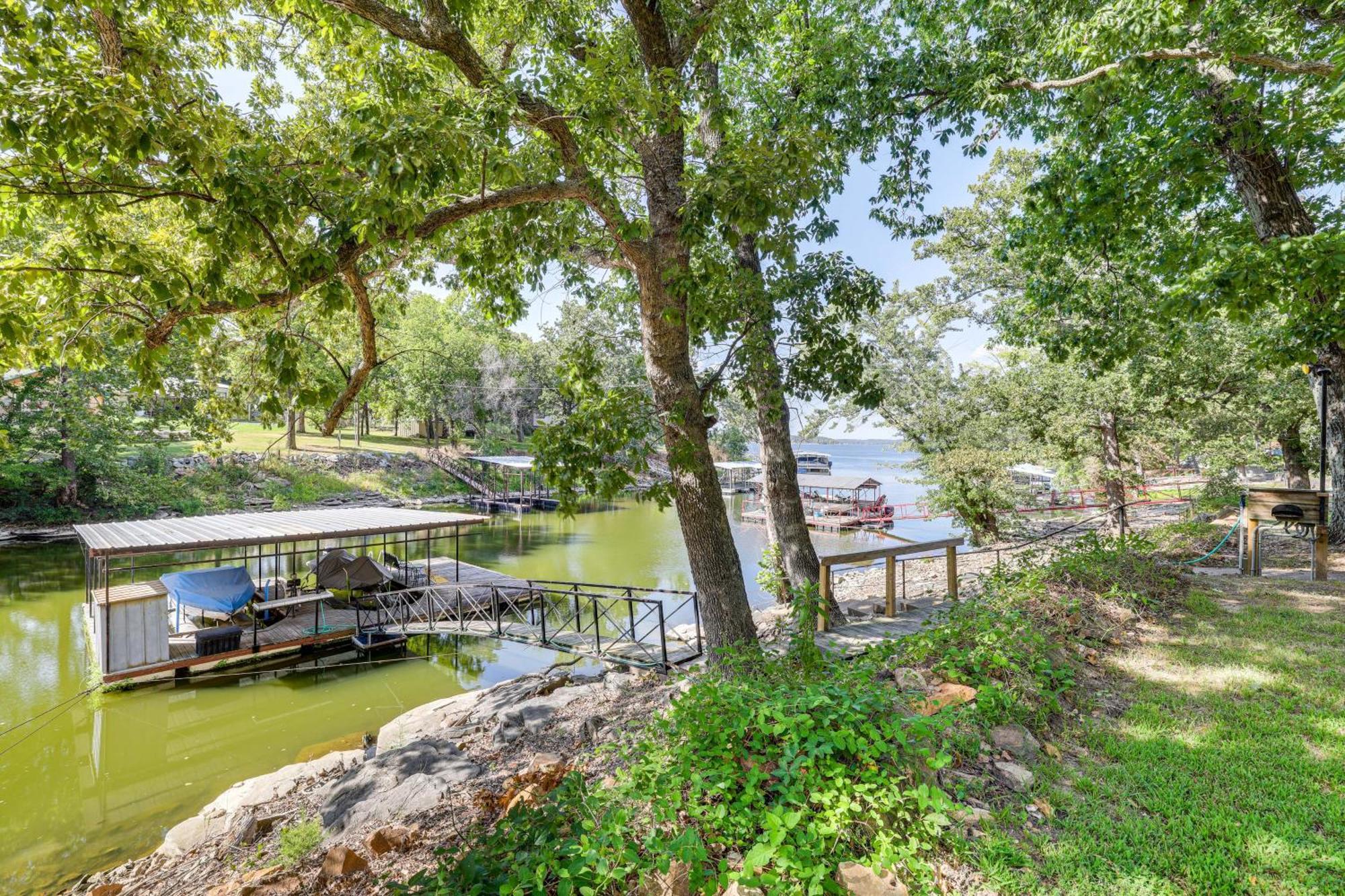 Grove Lakefront Cabin With Water And Dock Access! Ngoại thất bức ảnh