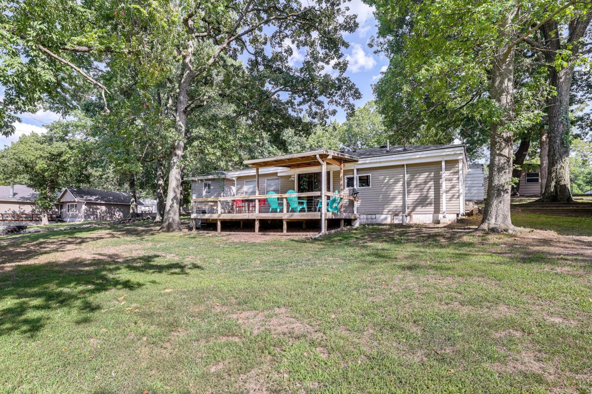 Grove Lakefront Cabin With Water And Dock Access! Ngoại thất bức ảnh